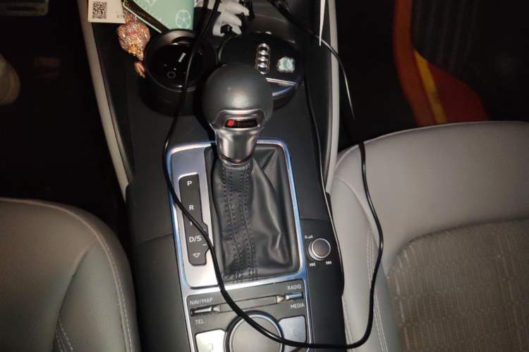 Used Audi A3 2020 Sportback 35 TFSI Fashion Edition China VI Emission Standard Gear Lever