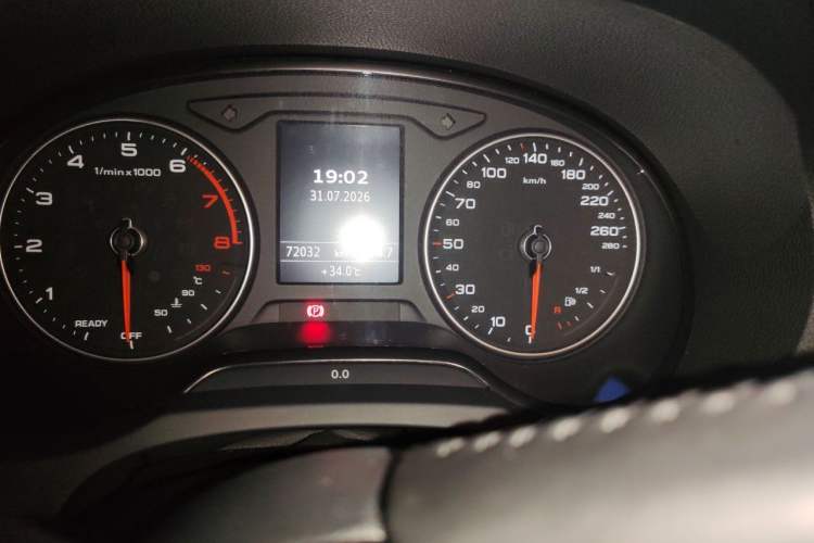 Used Audi A3 2020 Sportback 35 TFSI Fashion Edition China VI Emission Standard Odometer Close Up