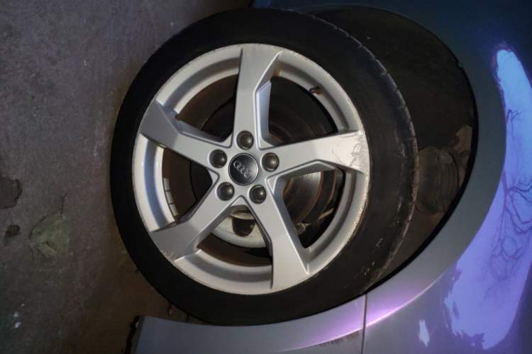 Used Audi A3 2020 Sportback 35 TFSI Fashion Edition China VI Emission Standard Right Front Wheel Hub