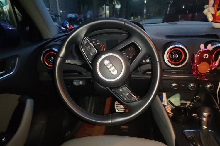 Used Audi A3 2020 Sportback 35 TFSI Fashion Edition China VI Emission Standard Steering Wheel