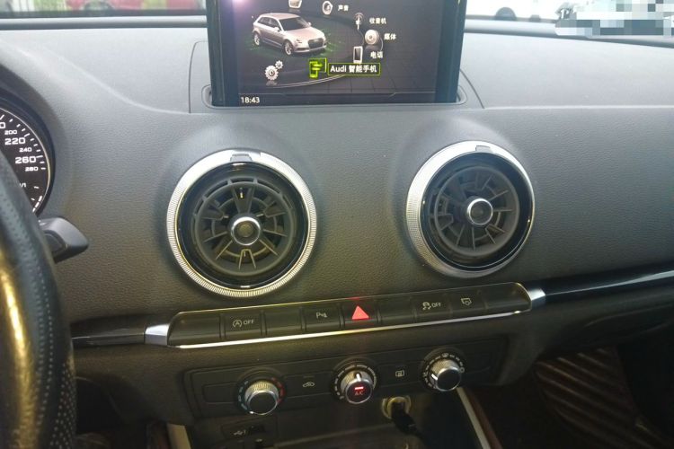 Used Audi A3 2020 Sportback 35 TFSI Fashion Edition China VI Emission Standard Audio And AC Panel