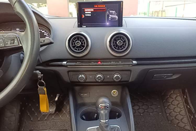 Used Audi A3 2020 Sportback 35 TFSI Fashion Edition China VI Emission Standard Audio And AC Panel