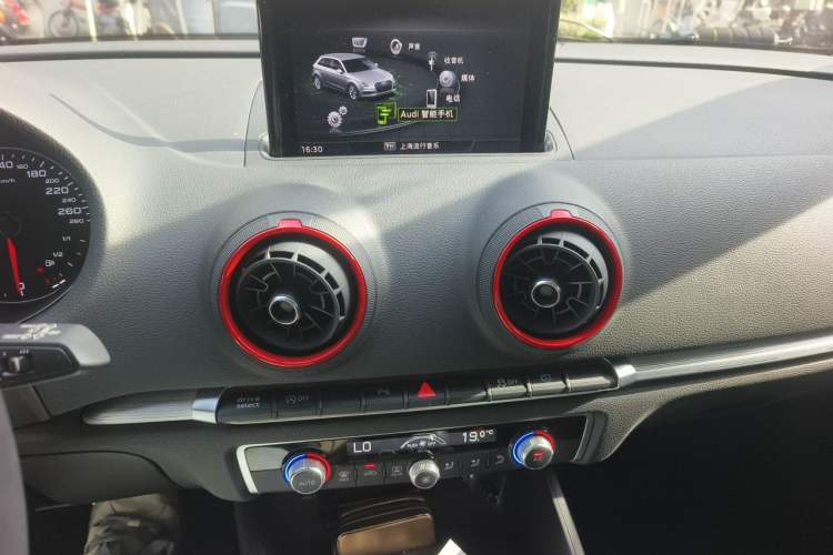 Used Audi A3 2020 Sportback 35 TFSI Sporty Model China VI Audio And AC Panel