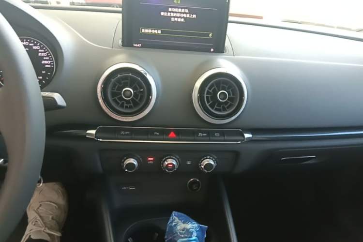 Used Audi A3 2020 Sportback 35 TFSI Fashion Edition China VI Emission Standard Audio And AC Panel