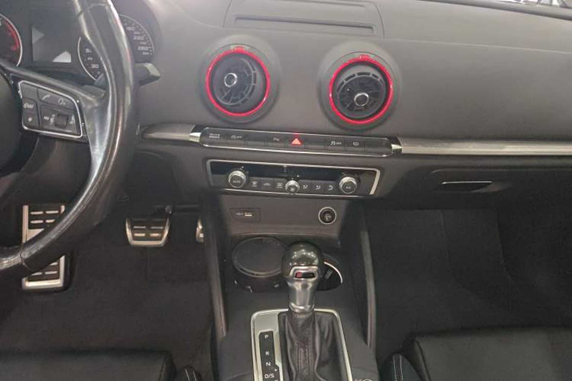 Used Audi A3 2020 Limousine 35 TFSI Sporty Version China VI Audio And AC Panel
