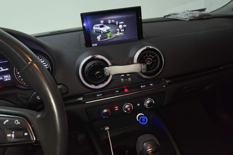 Used Audi A3 2020 Sportback 35 TFSI Fashion Edition China VI Emission Standard Audio And AC Panel