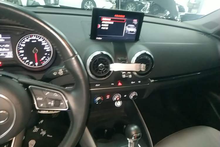 Used Audi A3 2020 Limousine 35 TFSI Fashion Edition China VI Emission Standard Audio And AC Panel
