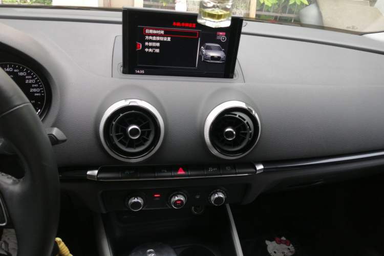 Used Audi A3 2020 Limousine 35 TFSI Fashion Edition China VI Emission Standard Audio And AC Panel