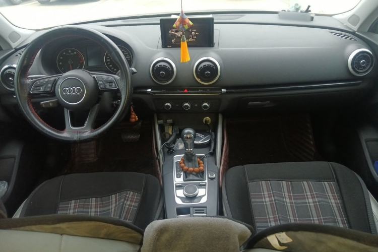 Used Audi A3 2020 Sportback 35 TFSI Fashion Edition China VI Emission Standard Center Console