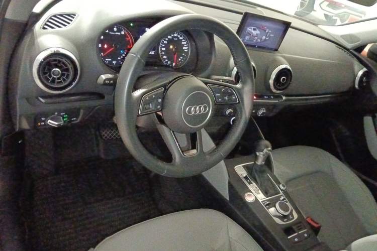 Used Audi A3 2020 Limousine 35 TFSI Fashion Edition China VI Emission Standard Center Console