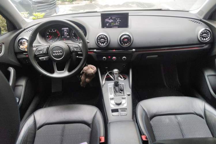 Used Audi A3 2020 Limousine 35 TFSI Fashion Edition China VI Emission Standard Center Console