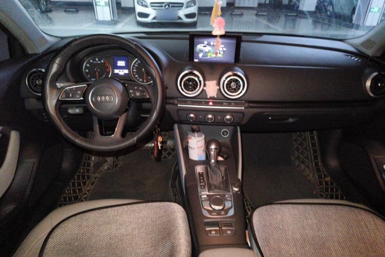 Used Audi A3 2020 Limousine 35 TFSI Fashion Edition China VI Emission Standard Center Console