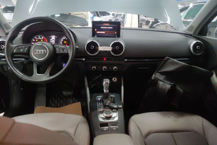 Used Audi A3 2020 Limousine 35 TFSI Fashion Edition China VI Emission Standard Center Console