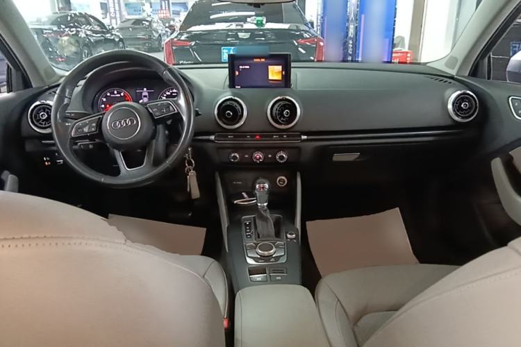 Used Audi A3 2020 Limousine 35 TFSI Fashion Edition China VI Emission Standard Center Console