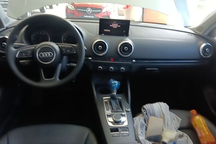 Used Audi A3 2020 Sportback 35 TFSI Fashion Edition China VI Emission Standard Center Console