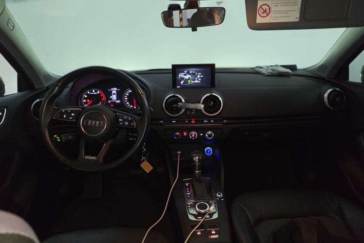 Used Audi A3 2020 Sportback 35 TFSI Fashion Edition China VI Emission Standard Center Console
