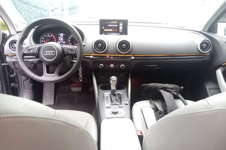 Used Audi A3 2020 Limousine 35 TFSI Fashion Edition China VI Emission Standard Center Console