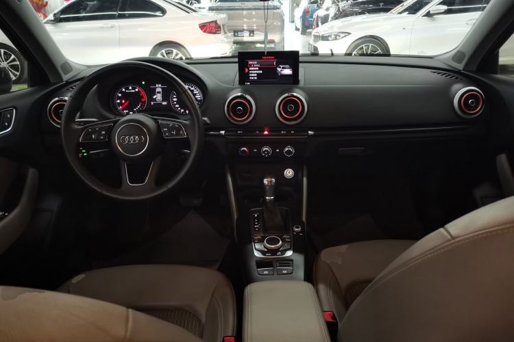 Used Audi A3 2020 Sportback 35 TFSI Fashion Edition China VI Emission Standard Center Console