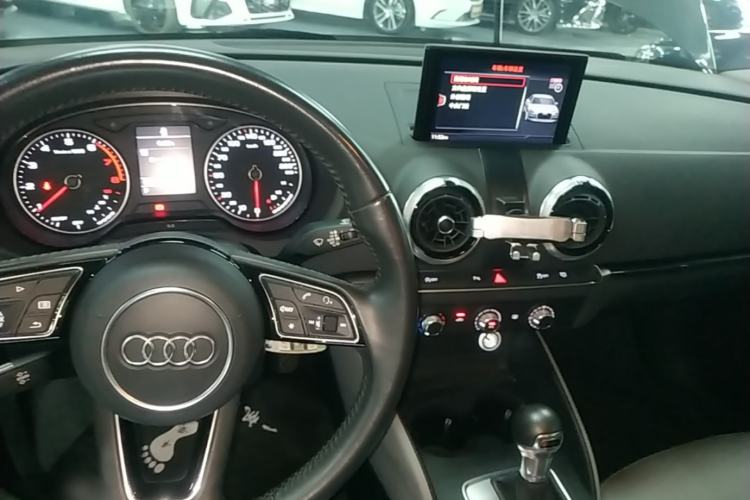 Used Audi A3 2020 Limousine 35 TFSI Fashion Edition China VI Emission Standard Center Console