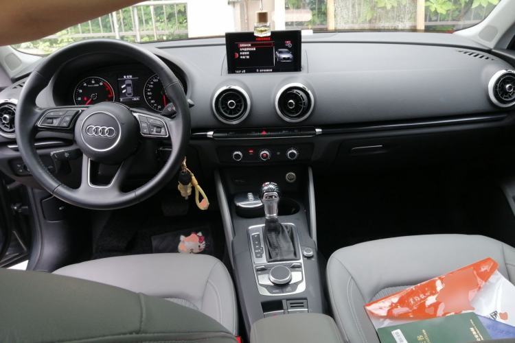 Used Audi A3 2020 Limousine 35 TFSI Fashion Edition China VI Emission Standard Center Console