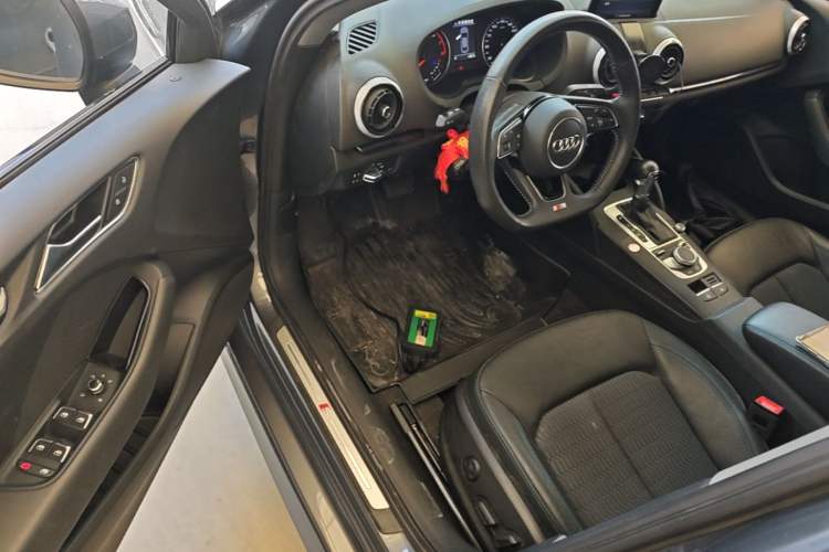 Used Audi A3 2020 Limousine 35 TFSI Fashion Edition China VI Emission Standard Driver Seat