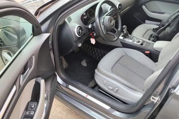 Used Audi A3 2020 Limousine 35 TFSI Fashion Edition China VI Emission Standard Driver Seat