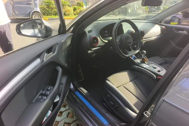 Used Audi A3 2020 Sportback 35 TFSI Sporty Model China VI Driver Seat