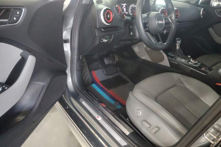 Used Audi A3 2020 Limousine 35 TFSI Fashion Edition China VI Emission Standard Driver Seat