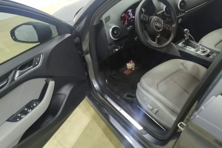 Used Audi A3 2020 Limousine 35 TFSI Fashion Edition China VI Emission Standard Driver Seat