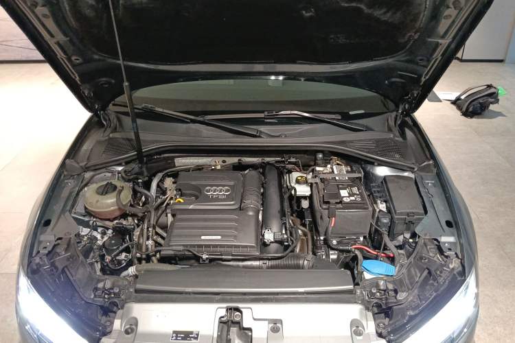 Used Audi A3 2020 Limousine 35 TFSI Fashion Edition China VI Emission Standard Engine Bay