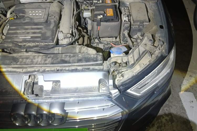 Used Audi A3 2020 Sportback 35 TFSI Fashion Edition China VI Emission Standard Engine Bay Left