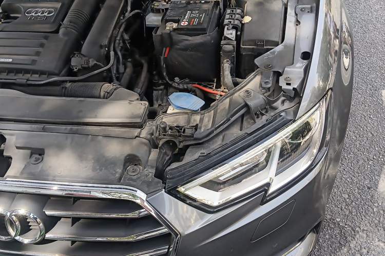 Used Audi A3 2020 Sportback 35 TFSI Ambition China VI Engine Bay Left