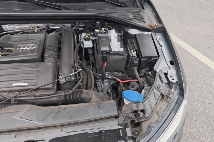 Used Audi A3 2020 Sportback 35 TFSI Fashion Edition China VI Emission Standard Engine Bay Left