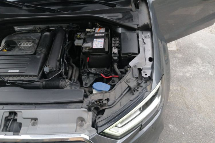Used Audi A3 2020 Limousine 35 TFSI Fashion Edition China VI Emission Standard Engine Bay Left
