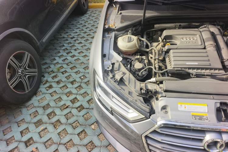Used Audi A3 2020 Sportback 35 TFSI Sporty Model China VI Engine Bay Right