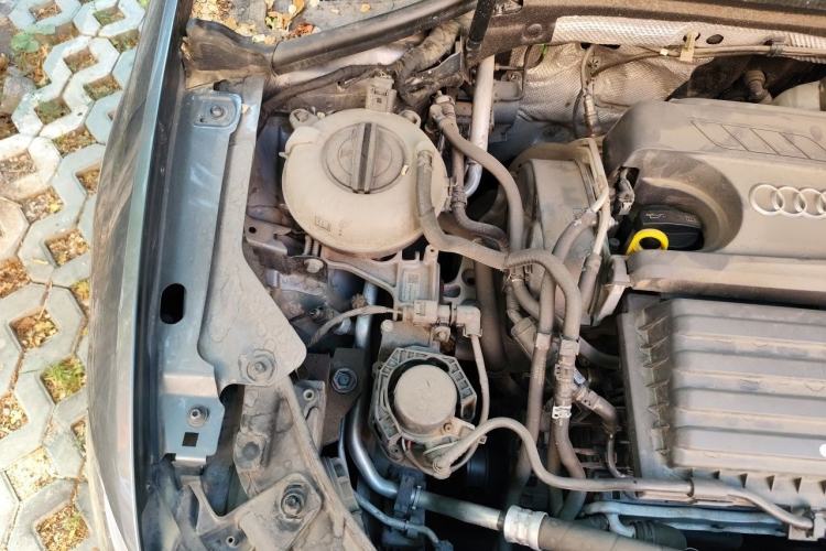 Used Audi A3 2020 Sportback 35 TFSI Ambition China VI Engine Bay Right