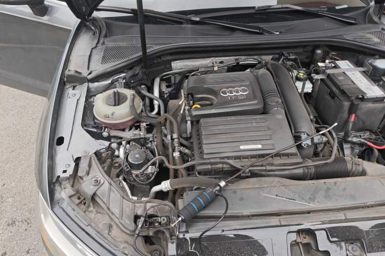 Used Audi A3 2020 Sportback 35 TFSI Fashion Edition China VI Emission Standard Engine Bay Right