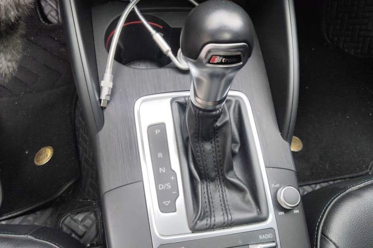 Used Audi A3 2020 Limousine 35 TFSI Fashion Edition China VI Emission Standard Gear Lever