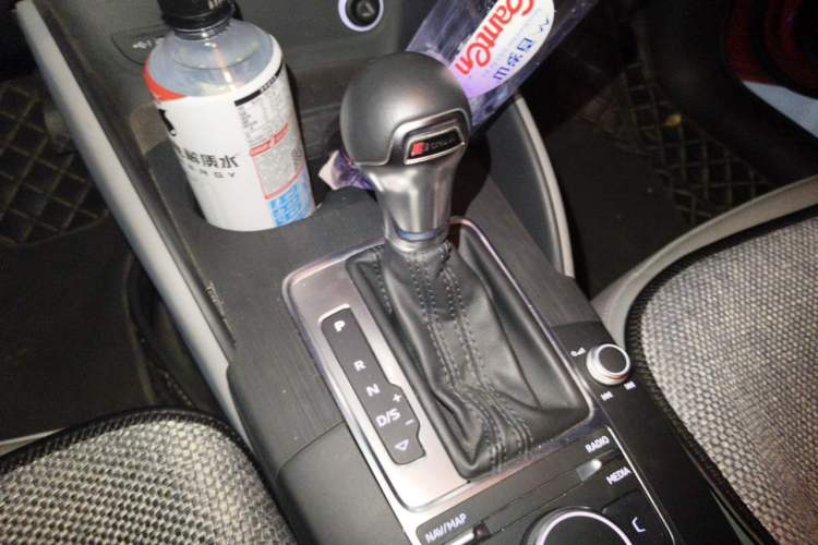 Used Audi A3 2020 Limousine 35 TFSI Fashion Edition China VI Emission Standard Gear Lever
