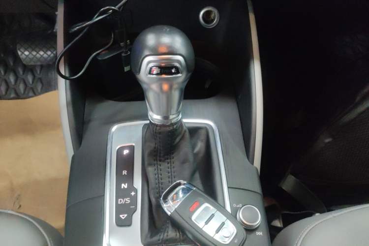 Used Audi A3 2020 Limousine 35 TFSI Fashion Edition China VI Emission Standard Gear Lever