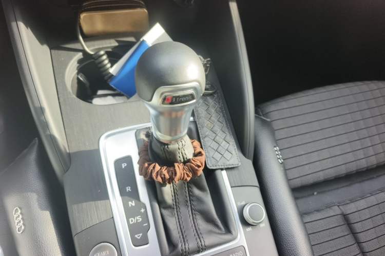 Used Audi A3 2020 Sportback 35 TFSI Sporty Model China VI Gear Lever