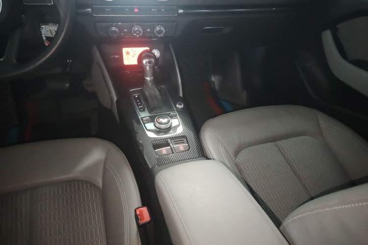 Used Audi A3 2020 Limousine 35 TFSI Fashion Edition China VI Emission Standard Gear Lever