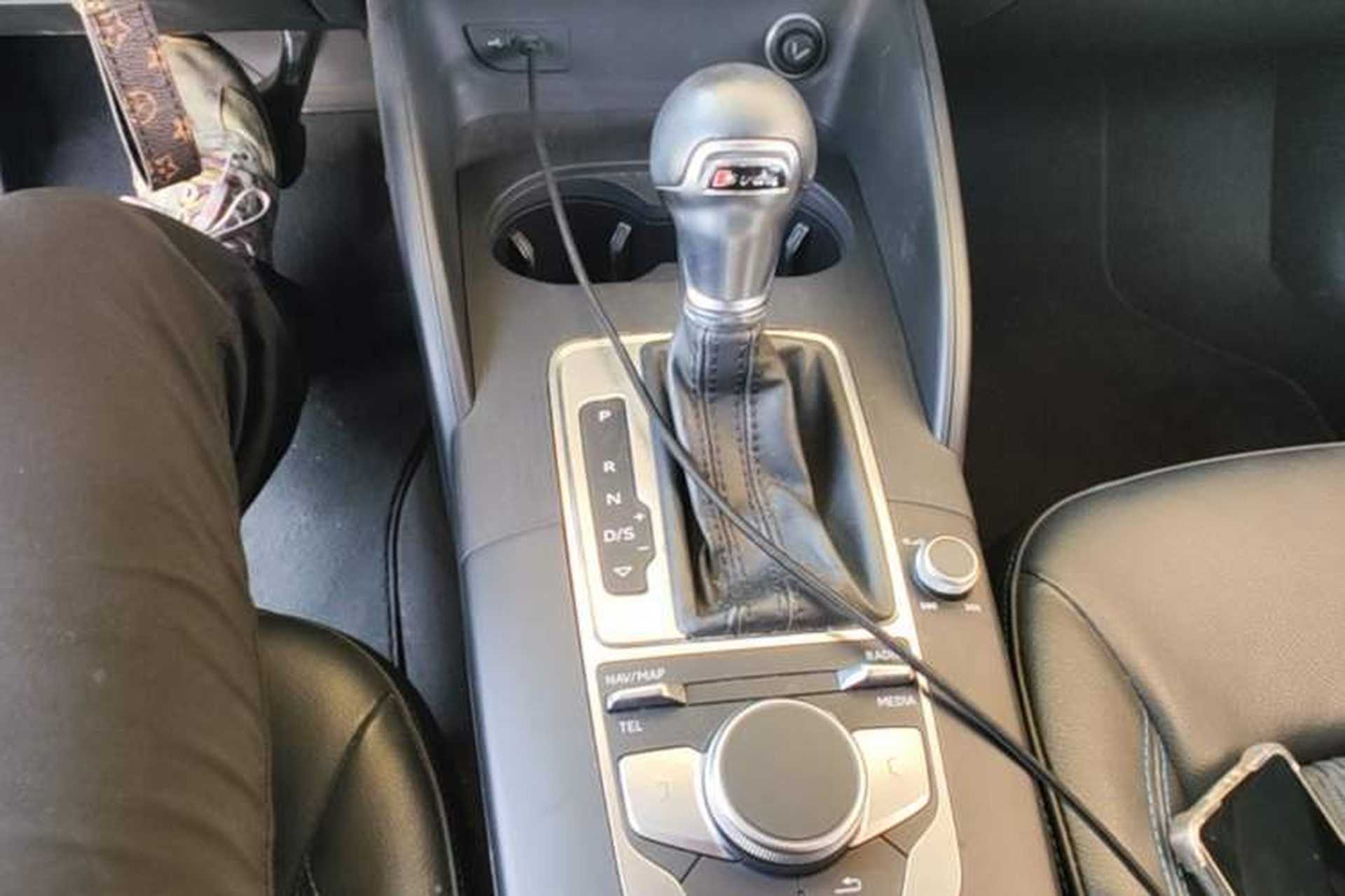 Used Audi A3 2020 Sportback 35 TFSI Fashion Edition China VI Emission Standard Gear Lever