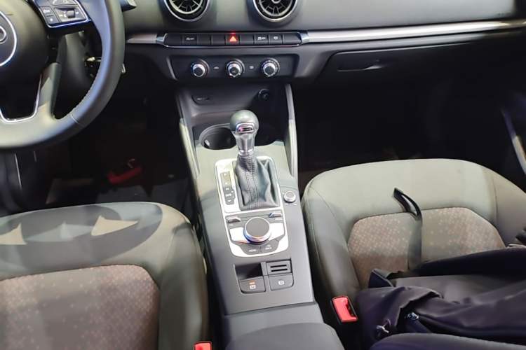 Used Audi A3 2020 Limousine 35 TFSI Ambition China VI Gear Lever