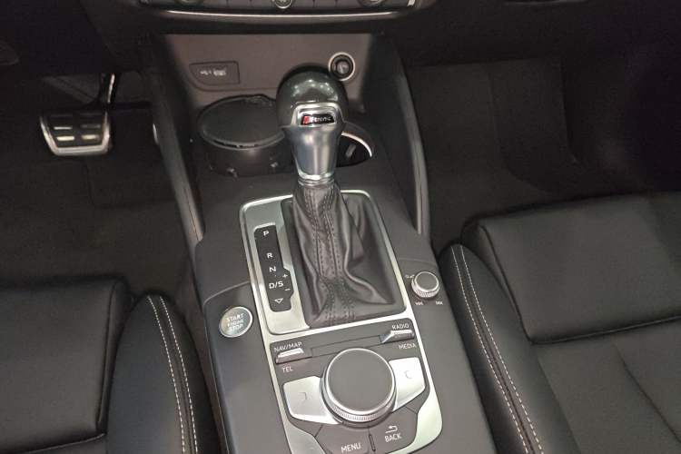 Used Audi A3 2020 Limousine 35 TFSI Sporty Version China VI Gear Lever