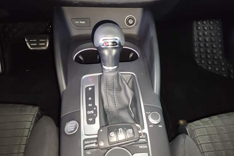 Used Audi A3 2020 Limousine 35 TFSI Sporty Version China VI Gear Lever