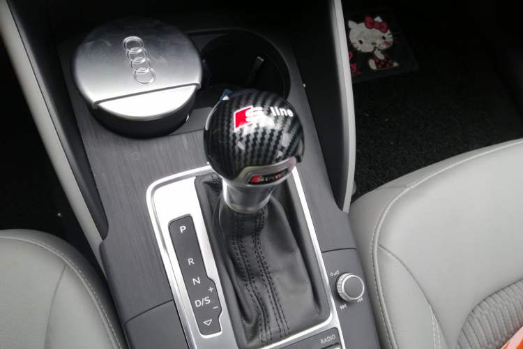 Used Audi A3 2020 Limousine 35 TFSI Fashion Edition China VI Emission Standard Gear Lever