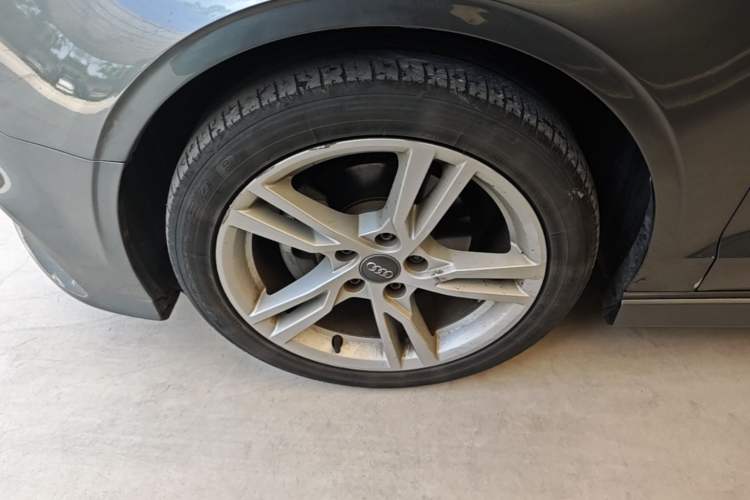 Used Audi A3 2020 Limousine 35 TFSI Fashion Edition China VI Emission Standard Left Front Wheel Hub