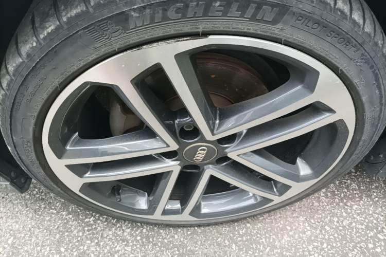 Used Audi A3 2020 Limousine 35 TFSI Sporty Version China VI Left Front Wheel Hub