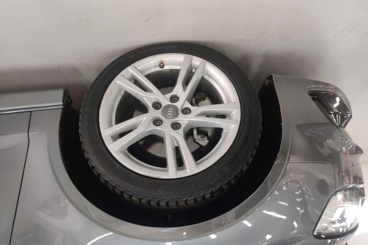 Used Audi A3 2020 Limousine 35 TFSI Fashion Edition China VI Emission Standard Left Front Wheel Hub